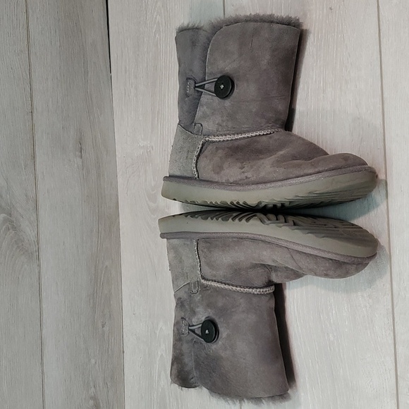 Ugg Australia Kids Girls Bailey Button Leather Sheepskin Boots shoes sz 3 - Picture 9 of 14